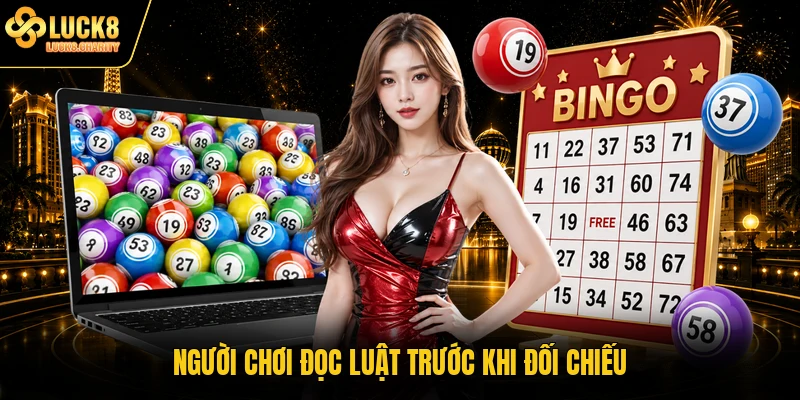 Người chơi đọc luật trước khi đối chiếu